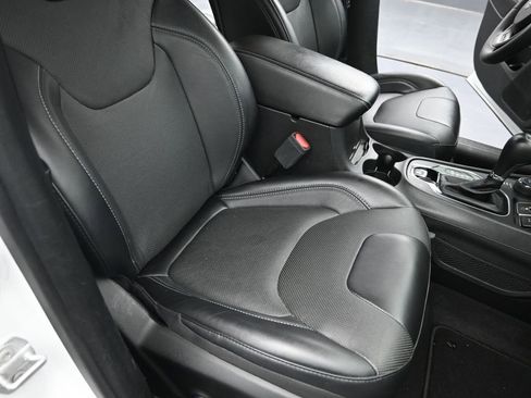 Used 2022 Jeep Cherokee Limited image 27