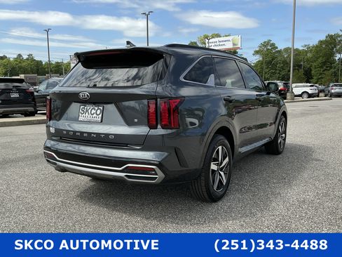 Used 2021 Kia Sorento S image 5