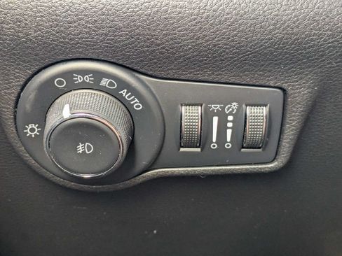 Used 2024 Jeep Compass Latitude AWD/4WD image 23