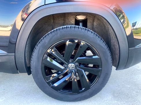 Used 2023 Volkswagen Atlas Cross Sport SE w/ Black Wheel Package AWD/4WD image 25