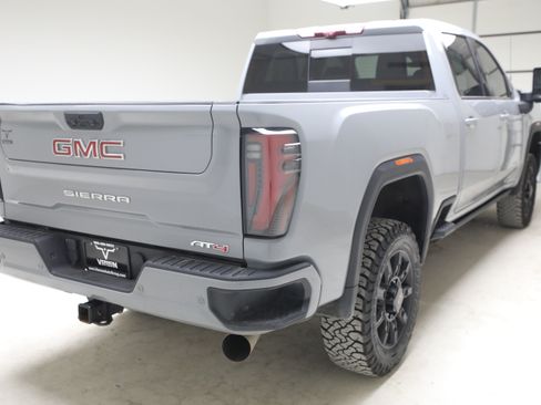Used 2024 GMC Sierra 2500 AT4 w/ AT4 Premium Plus Package AWD/4WD image 5