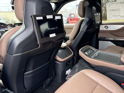 New 2026 Lincoln Navigator Black Label AWD/4WD image 17