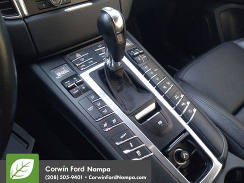 Used 2015 Porsche Macan Turbo image 17