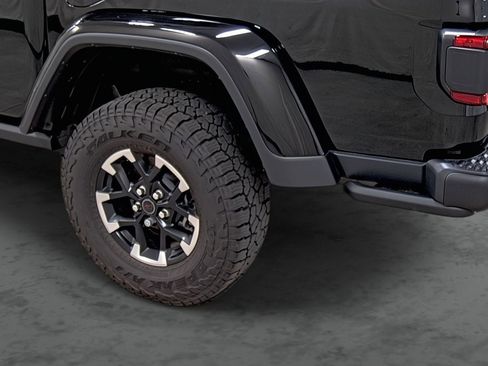 Used 2025 Jeep Gladiator Rubicon w/ Dual Top Group AWD/4WD image 9