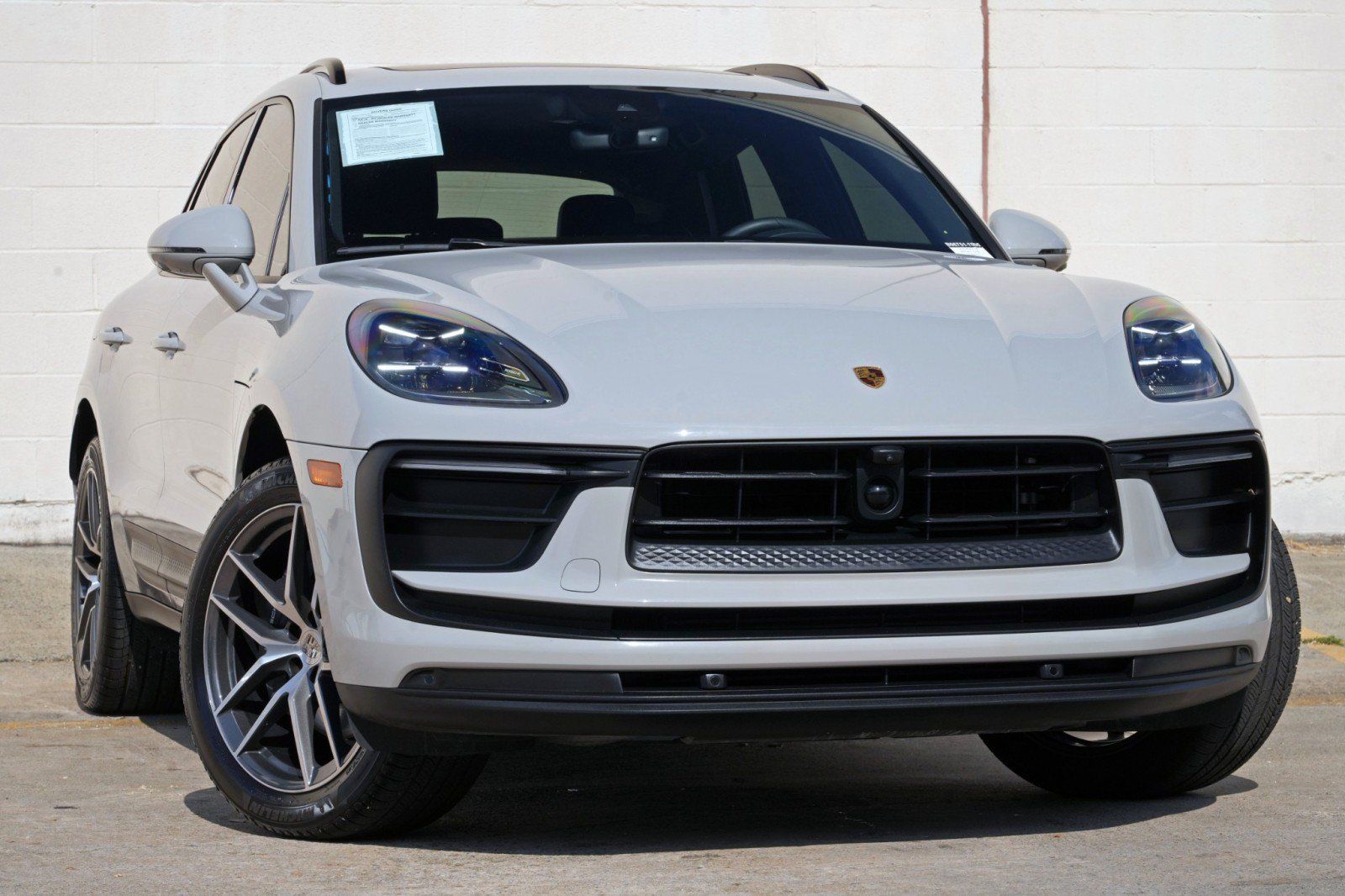 Used 2025 Porsche Macan AWD/4WD image 4