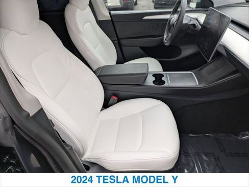 Used 2024 Tesla Model Y Long Range AWD/4WD image 25