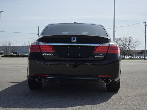 Used 2015 Honda Accord Touring image 17