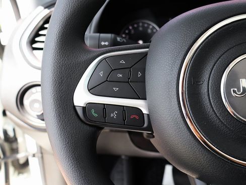 Used 2023 Jeep Renegade Latitude w/ Sun & Fun Group image 20