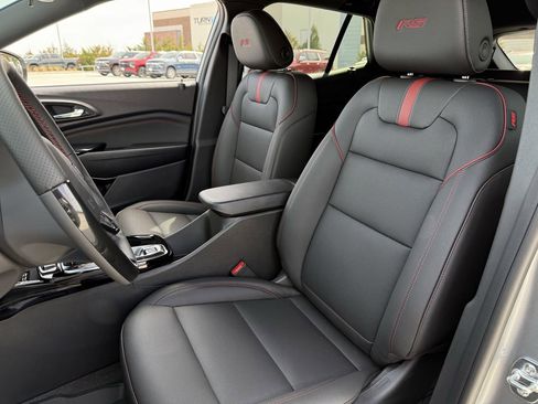 New 2026 Chevrolet Trax RS w/ Sunroof Package FWD image 19