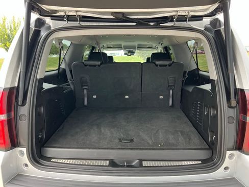 Used 2019 Chevrolet Suburban LT image 28