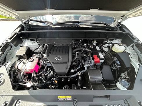 Used 2026 Toyota Highlander AWD image 30