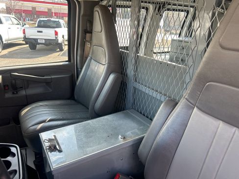 Used 2017 Chevrolet Express 2500 image 14