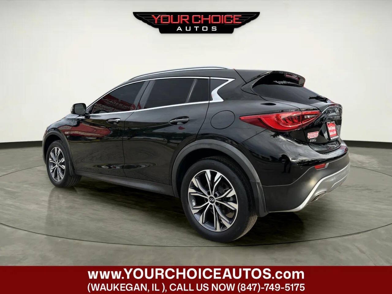 Used 2017 INFINITI QX30 Premium w/ Navigation Package AWD/4WD image 3