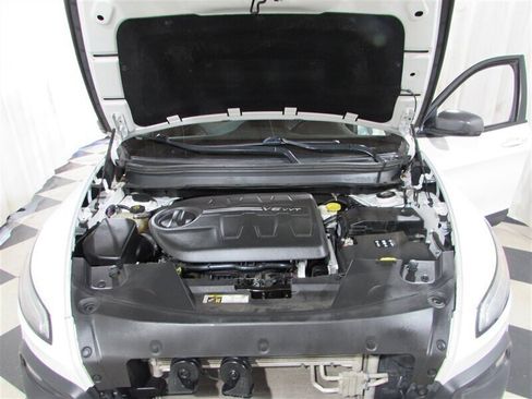 Used 2018 Jeep Cherokee Trailhawk image 40