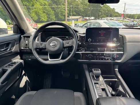 Certified 2024 Nissan Pathfinder SV FWD image 13