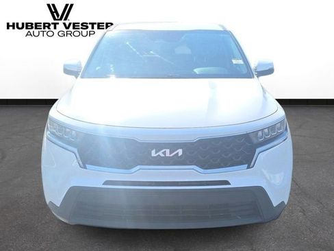 Used 2023 Kia Sorento LX AWD/4WD image 3