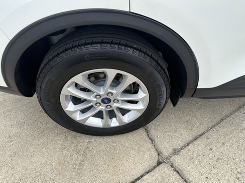 Used 2022 Ford Escape SE FWD image 3