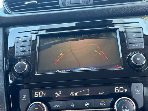 Used 2020 Nissan Rogue SV FWD image 21