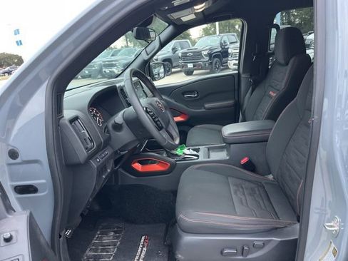Used 2025 Nissan Frontier PRO-4X w/ Tow Package AWD/4WD image 15