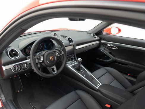 Certified 2025 Porsche 718 Cayman image 4