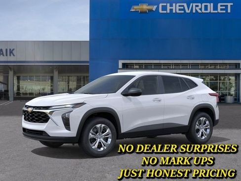 New 2026 Chevrolet Trax LS FWD image 2