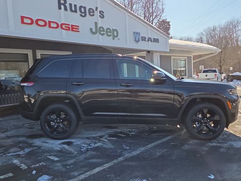 New 2026 Jeep Grand Cherokee Limited w/ Limited Altitude Package image 3