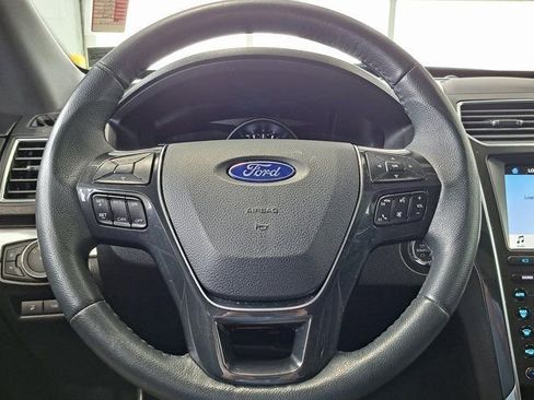 Used 2019 Ford Explorer Limited w/ Class III Trailer Tow Package image 9