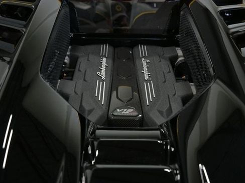 Used 2024 Lamborghini Revuelto image 14