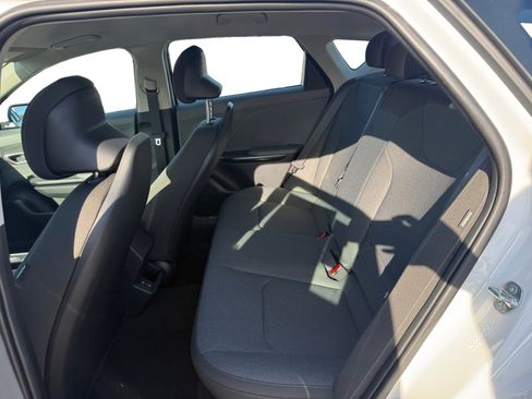 New 2025 Kia K4 LXS image 16