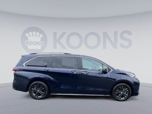 Used 2024 Toyota Sienna XSE w/ XSE Plus Package AWD/4WD image 12