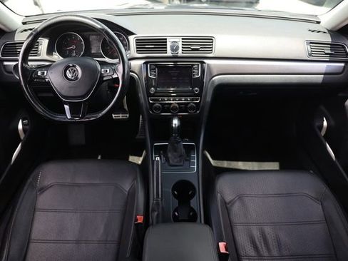 Used 2017 Volkswagen Passat 1.8T R-Line FWD image 2