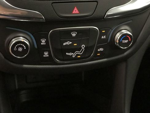 Used 2020 Chevrolet Equinox LT FWD image 18