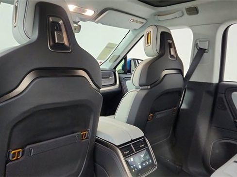 Used 2024 Rivian R1S Launch Edition image 35