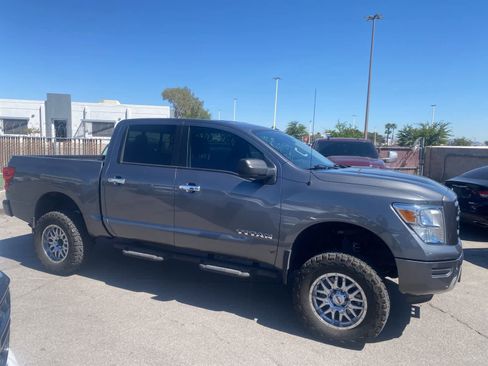 Used 2021 Nissan Titan SV w/ Accessory Utility Package image 4