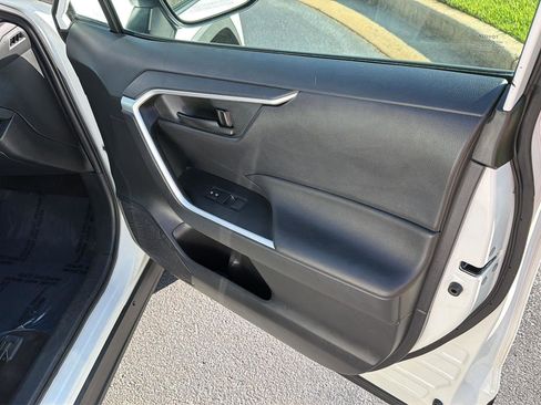 Used 2022 Toyota RAV4 LE FWD image 13
