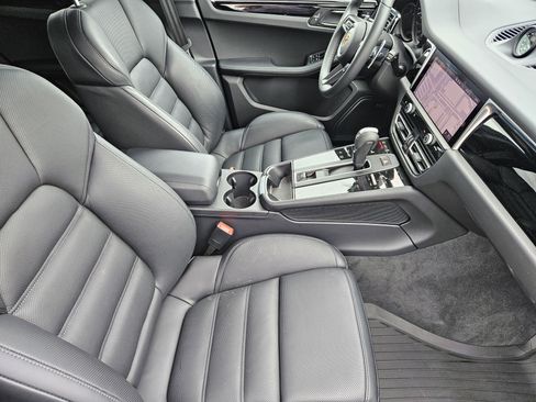 Certified 2026 Porsche Macan AWD/4WD image 15