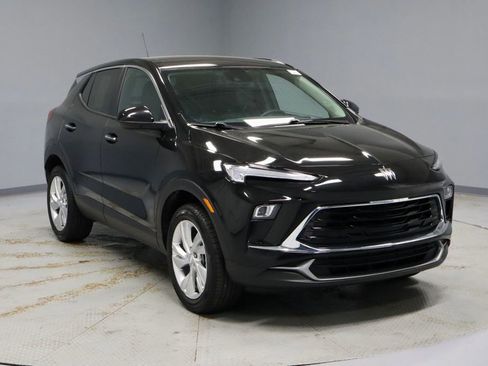 Used 2025 Buick Encore GX Preferred AWD/4WD image 1