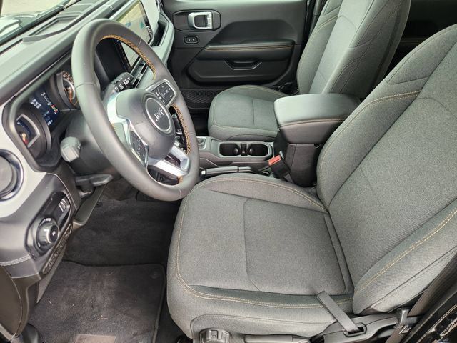 Used 2025 Jeep Wrangler Unlimited Sahara AWD/4WD image 10