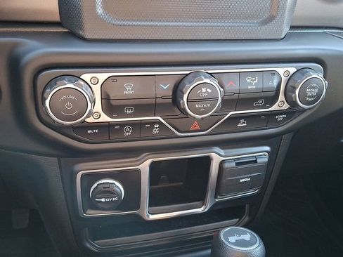 Used 2023 Jeep Wrangler Unlimited Sport image 16