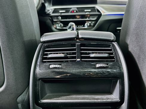 Used 2022 BMW M550i xDrive AWD/4WD image 28