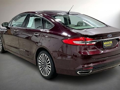 Used 2017 Ford Fusion SE w/ Fusion SE Technology Package image 4