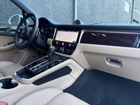 Certified 2025 Porsche Macan image 34