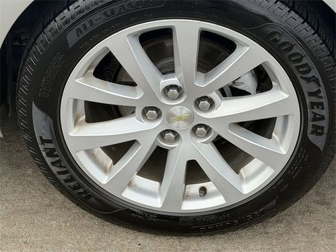 Used 2015 Chevrolet Malibu LT image 8