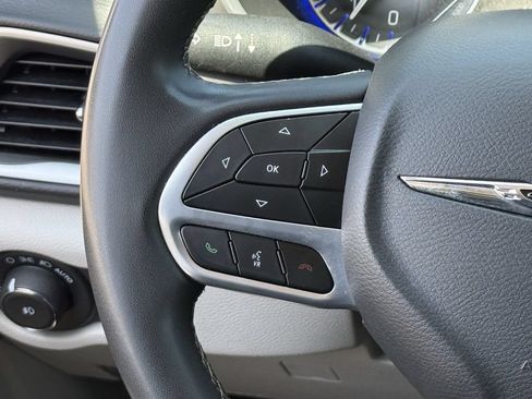 Used 2024 Chrysler Pacifica Touring-L FWD image 13