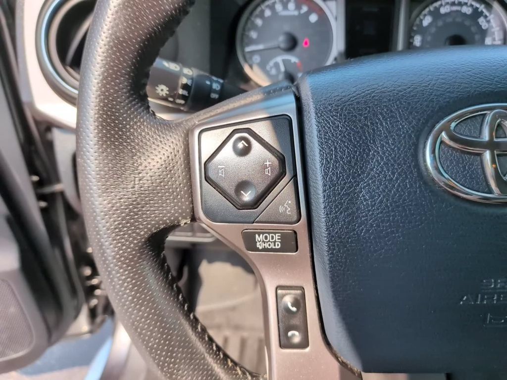 Used 2019 Toyota Tacoma SR5 AWD/4WD image 20