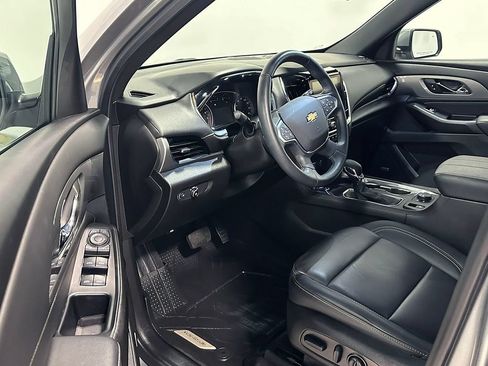 Used 2023 Chevrolet Traverse LT w/ LT Premium Package AWD/4WD image 3