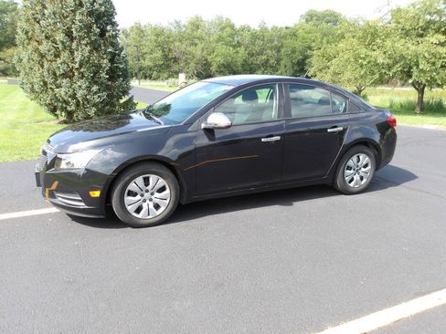 Used 2014 Chevrolet Cruze LS FWD image 8