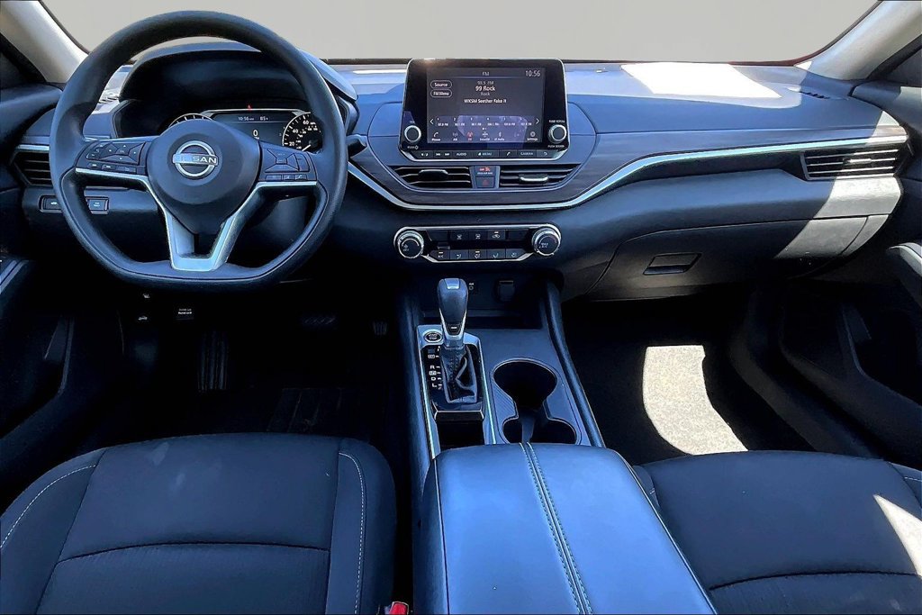 Used 2025 Nissan Altima 2.5 SV FWD image 9