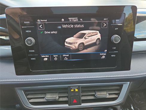 Certified 2025 Volkswagen Taos SEL image 18