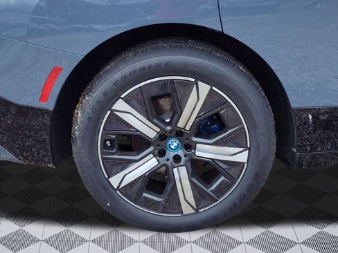 Used 2025 BMW iX xDrive50 w/ Premium Package image 9